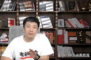 12记三分&47分皆生涯新纪录！基根-穆雷赛后被队友泼水庆祝